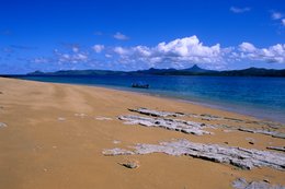 Archipel-des-Comores;-Dalles-rocheuses;-Embarcation;-France;-Kaleidos;-Kaleidos-images;-La-parole-à-limage;-Laurent-Abad;-Mayotte;-Océan-Indien;-Paysage;-Pic;-Plage;-Sable;-Stories-Pictures